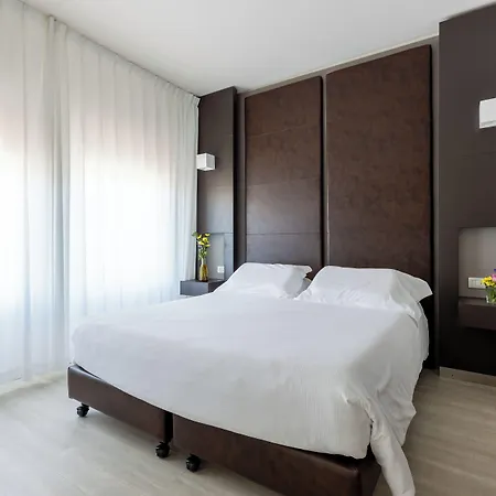 فندق Art & 4*